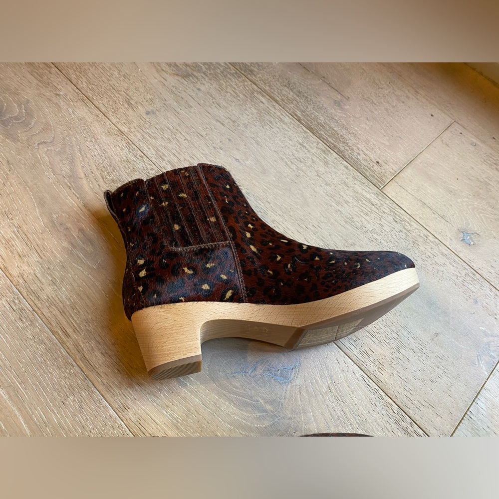 Never worn madewell real calf hair clog boots size 8.5